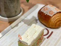 草莓开心果蛋糕-MEEBO KAFEE米咖焙坊(虹桥路店)