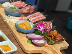 黑牛六拼-明洞阿姨·韩式酱蟹烤肉·创意料理(三元桥店)