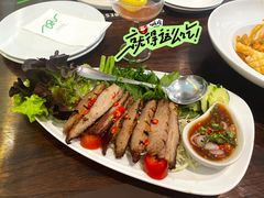 -Chom Cafe and Restaurant