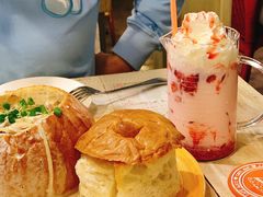 草莓拿铁-Cafe Alice咖啡爱丽丝(奥城店)