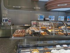 面包甜点陈列柜-巴黎优朵烘焙馆(菱角湖壹号店)