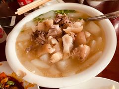 萝卜炖肘子-荣生萝卜汤饭店