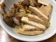 -松树干拌面店