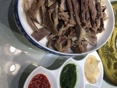 泉水手扒肉-老阿妈蒙古村·蒙古包·草原文化·歌舞表演(老君堂店)