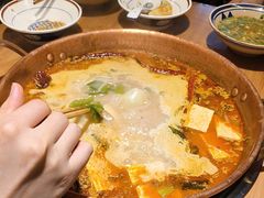 -洱火云南酸菜牛肉火锅(石景山当代商城店)