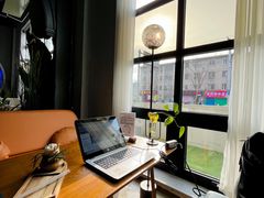 靠窗位-蛋黄纪简餐厅