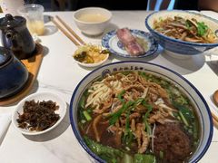 -镇南锅盖面馆(解放路店)