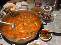 -野山舂·贵州现舂酸汤牛肉(民生路店)