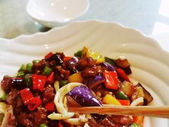 茄子肉丁小公鸡双拼面-乐三里屯面馆(阿那亚店)