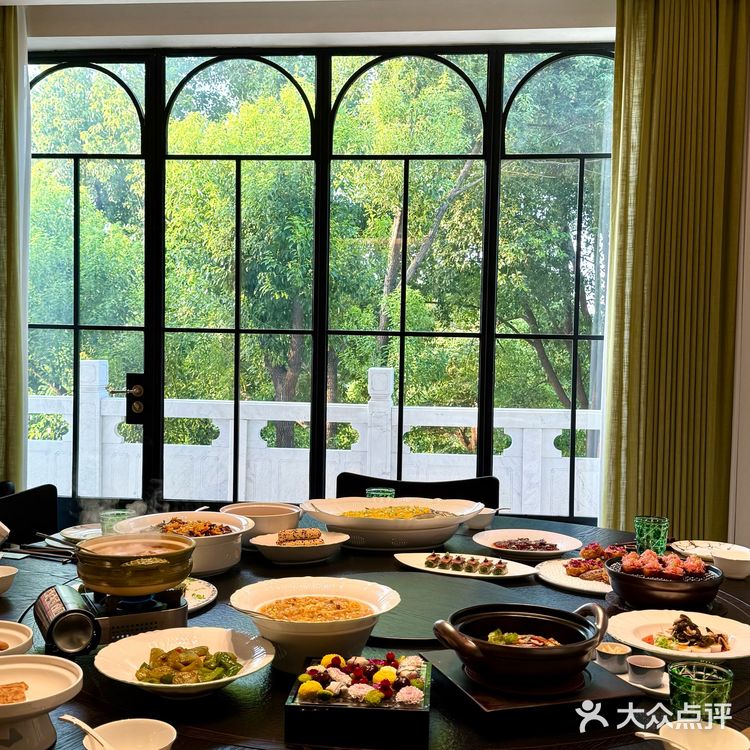 武汉东湖270°无边际湖景餐厅美到窒息🌊