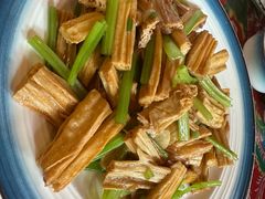 -闯关东东北农家菜(崂山石老人店)