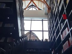 -钟书阁(松江泰晤士小镇店)