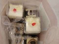 -红宝石·鲜奶小方·海派西点房(南丹店)