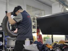 -友谊汽车维修保养·钣金喷漆事故定损·洗车贴膜
