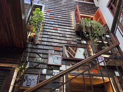 -Cuc Gach Quan Restaurant