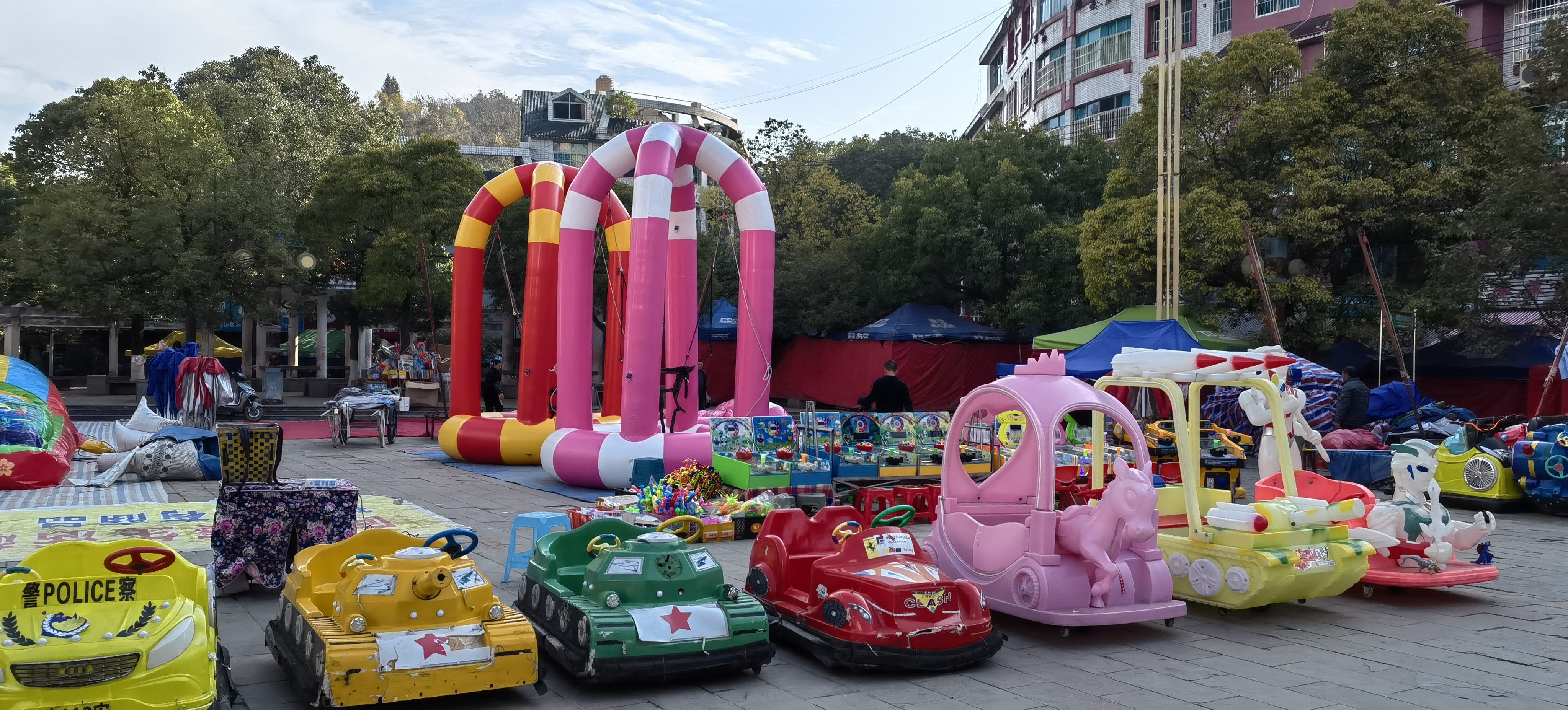 新广场的儿童游乐设施,真的多