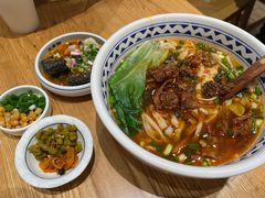 爱吃酸菜牛腩米粉-三两粉(深圳南山桃园店)