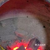 这次在渔湾市这里，经过这家邵建华师傅梅干菜扣肉饼时
