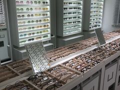 -目艮眼镜SHOWROOM(品牌集合店)