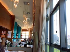 靠窗位-青岛中心假日酒店·蓝天行政酒廊
