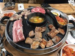 -江南猪肉商会无限续吃(弘大店)