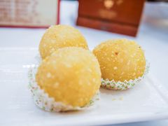 酥香椰汁流心球-广州酒家(文昌总店)