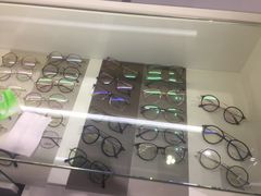 -提一眼镜·蔡司·依视路(小寨店)