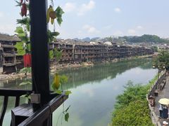 -临江餐馆二楼美食部落