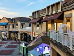 -王府井奥莱临潼小镇(临潼店)