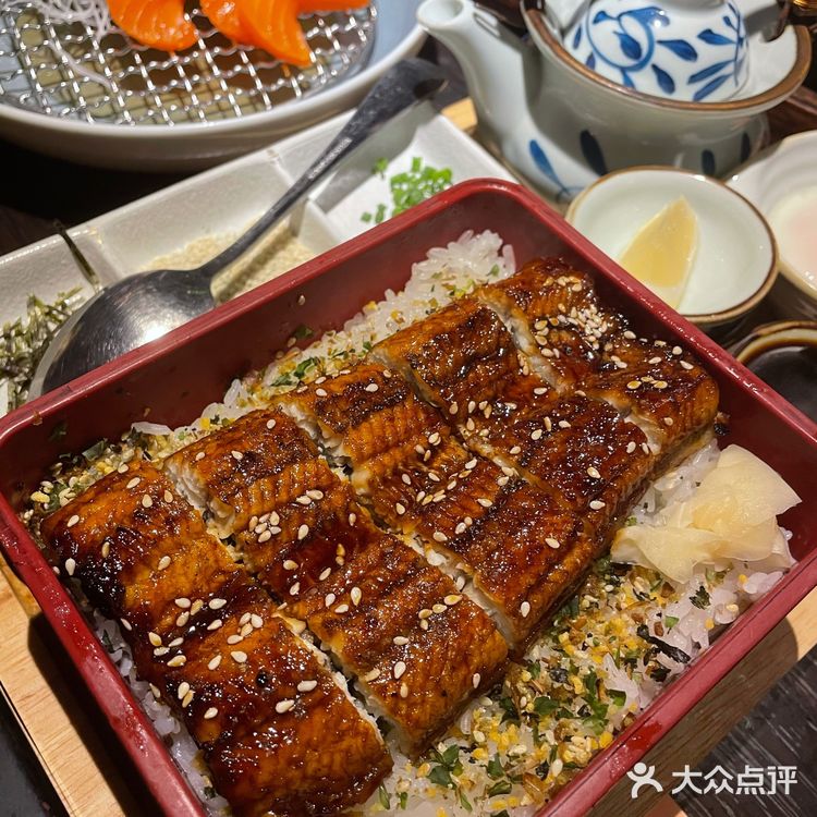 来福士的山葵家精致料理寿司吧！