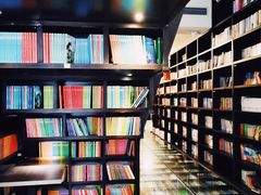 -钟书阁(松江泰晤士小镇店)