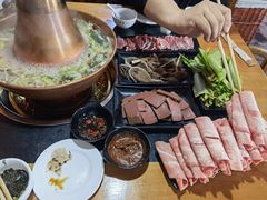 -果松木炭酸菜铜火锅·外婆参鸡汤