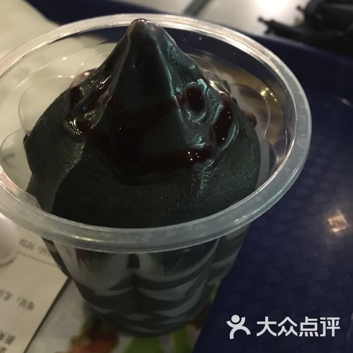 汉堡王酷黑火山华夫冰淇淋(黑芝麻)图片
