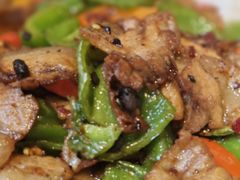 青椒回锅肉-柏合黄记豆腐皮饭店