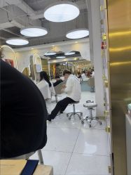 -虫二·专注健康烫染沙龙