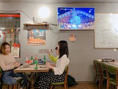 用餐区-猫头鹰炸鸡