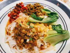 -霸蛮湖南菜·牛肉粉(荣京西街店)
