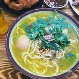 特色的黄汤拉面