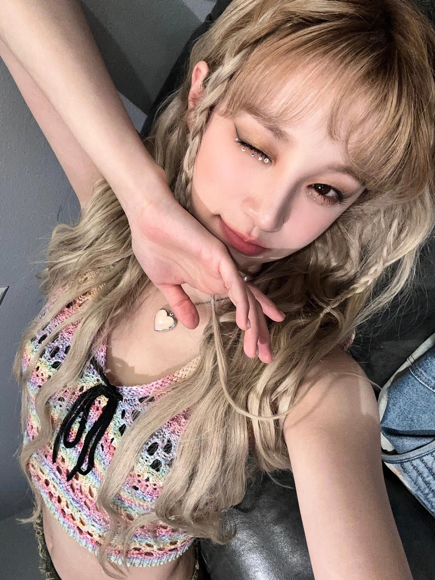 灰发长发美女,宋雨琦发色