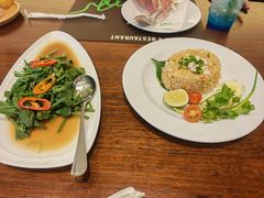 -Chom Cafe and Restaurant