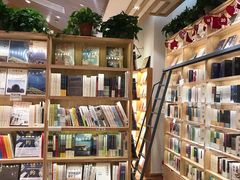 -猫的天空之城概念书店(印象城购物中心店)
