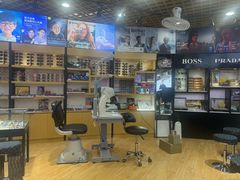 -三叶眼镜城批发市场(上海火车站店)