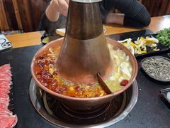 -果松木炭酸菜铜火锅·外婆参鸡汤