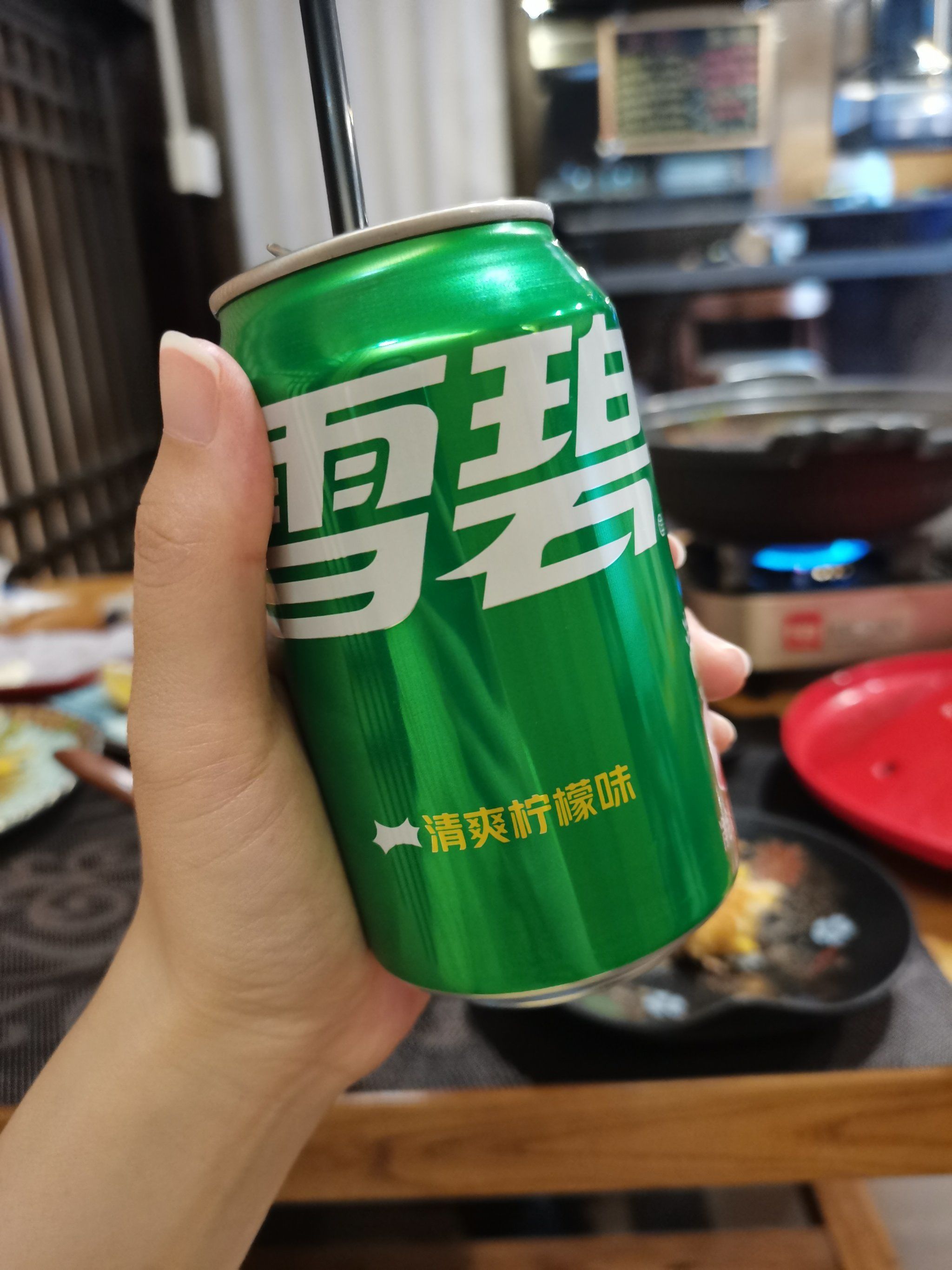 绿罐的雪碧感觉夏天快到了