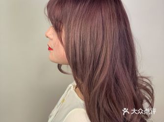 除了发型之外，发色对我们每个人整体的气质和形象也起着