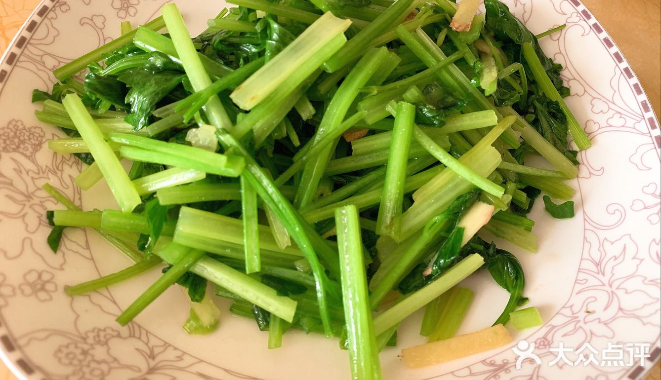 夏天到了，多吃芹菜有益身体健康哦~