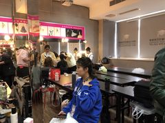 -粤港芭莎美容美发化妆学校