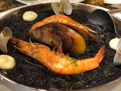 传统西班牙墨鱼汁海鲜饭-BROWNSTONE布朗石西班牙餐厅(深圳湾店)