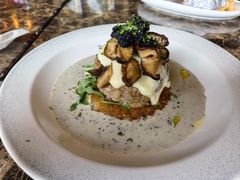 秘制猪肉饼开面米堡配黑松露菌菇-Lets burger非常汉堡·环球风味(蓝色港湾店)