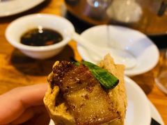 红糖馒头配秘制回锅肉-凯华海鲜火锅·传承三十六年